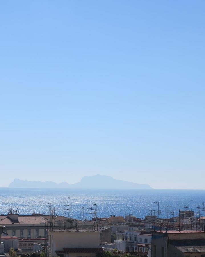 Appartement Bonbonniere In Chiaia District à Naples Extérieur photo