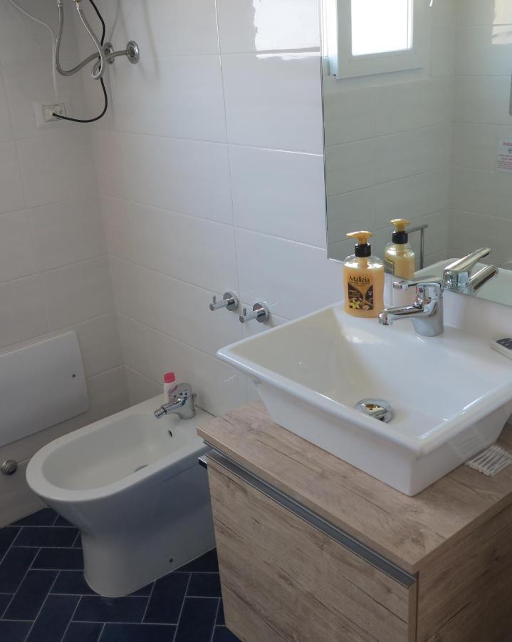 Appartement Bonbonniere In Chiaia District à Naples Extérieur photo